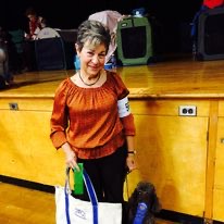 Elice at an event with a tote bag