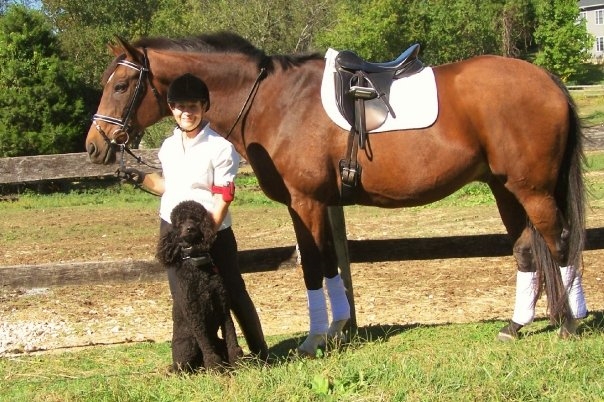 Elice with her horse and dog at the barn